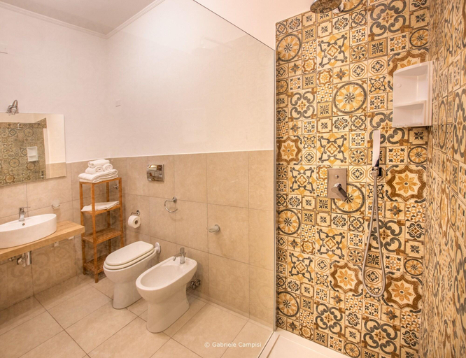 Bathroom 4, Nonna Nina, Syracuse