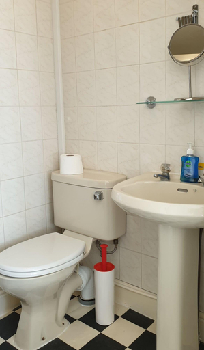 Bathroom 3, The Charlton - Sea Front Apartments & Studio Rooms, Blackpool