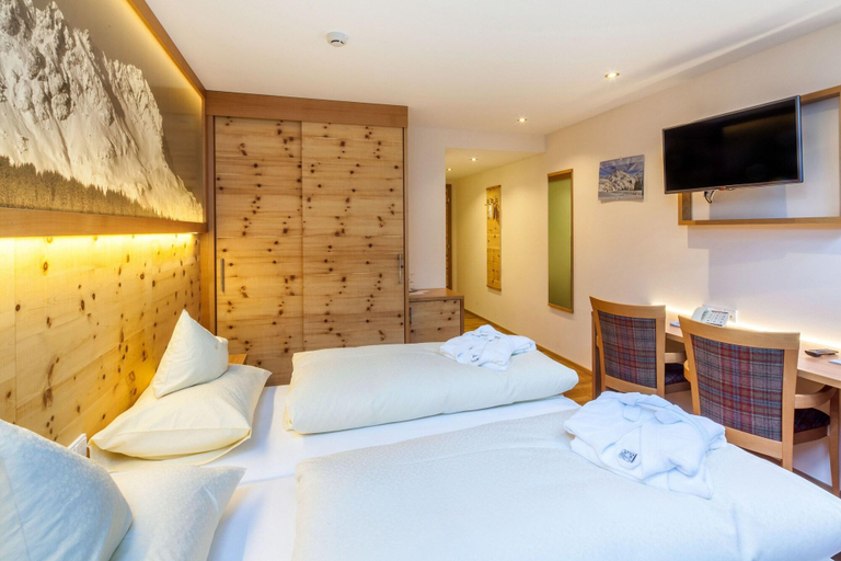 Bedroom 2, Hotel Anemone, Bludenz