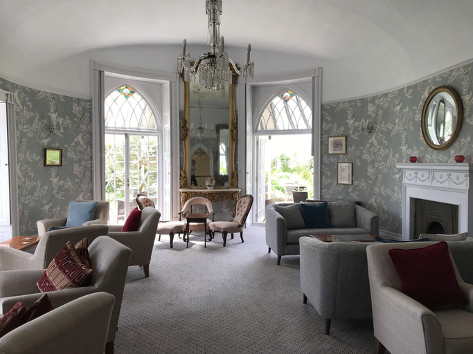 Public Area, Royal Glen, Devon