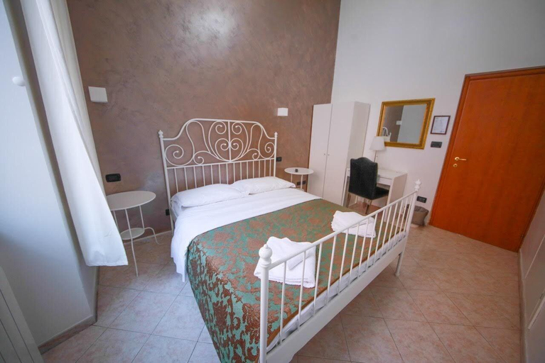 Bedroom 4, Hotel Pisa, Rome