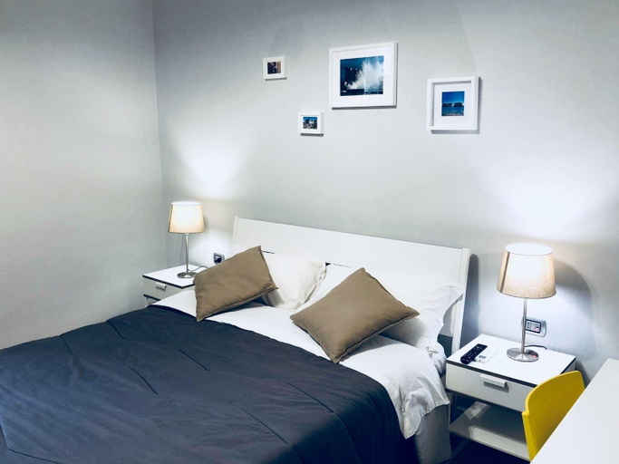 Bedroom 4, Palazzo Ferrara, Napoli