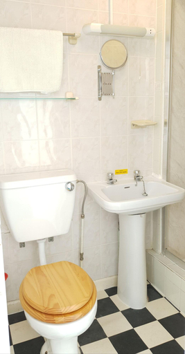 Bathroom 4, The Charlton - Sea Front Apartments & Studio Rooms, Blackpool