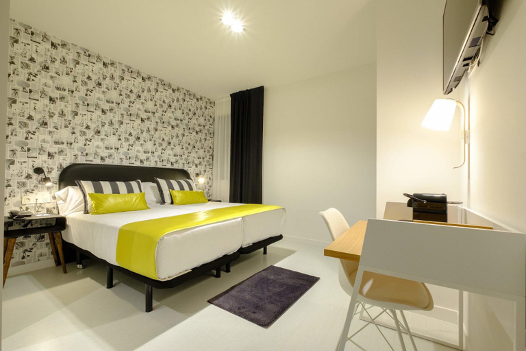 Bedroom 3, Cosmov Bilbao Hotel, Vizcaya