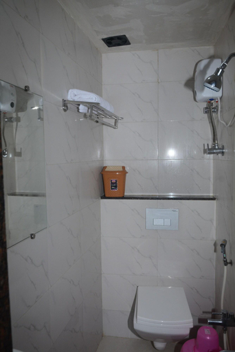 Bathroom 1, Hotel Star Mumbai Residency, Mumbai Suburban
