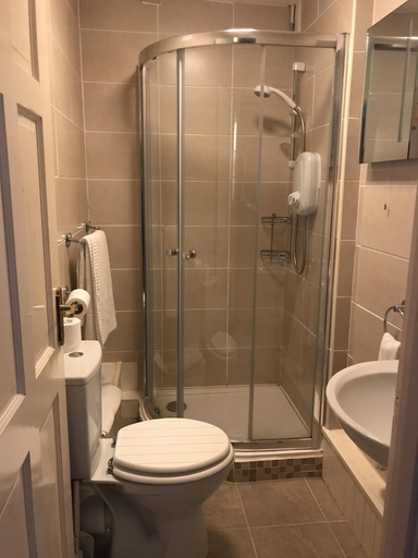 Bathroom 4, The Anchorage Hotel, Gwynedd