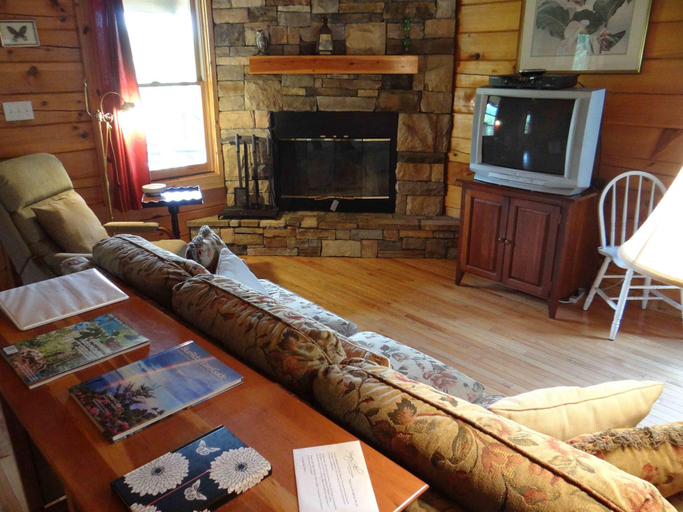 Bedroom 3, Engadine Inn & Cabins, Buncombe