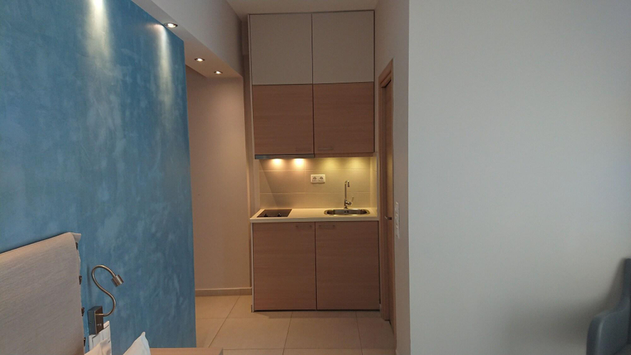 Bathroom 5, Diolkos Studios, Peloponnese