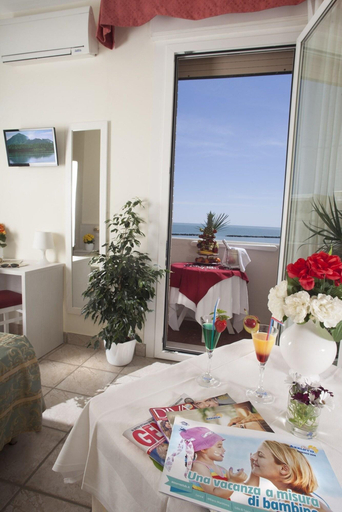 Bedroom 4, Family Hotel Marina Beach, Ravenna