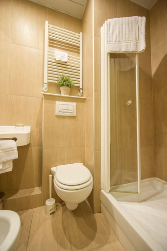 Bathroom 5, Hotel Torino, Parma
