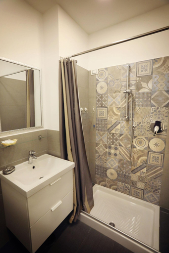 Bathroom 4, Napolilive B&B, Napoli