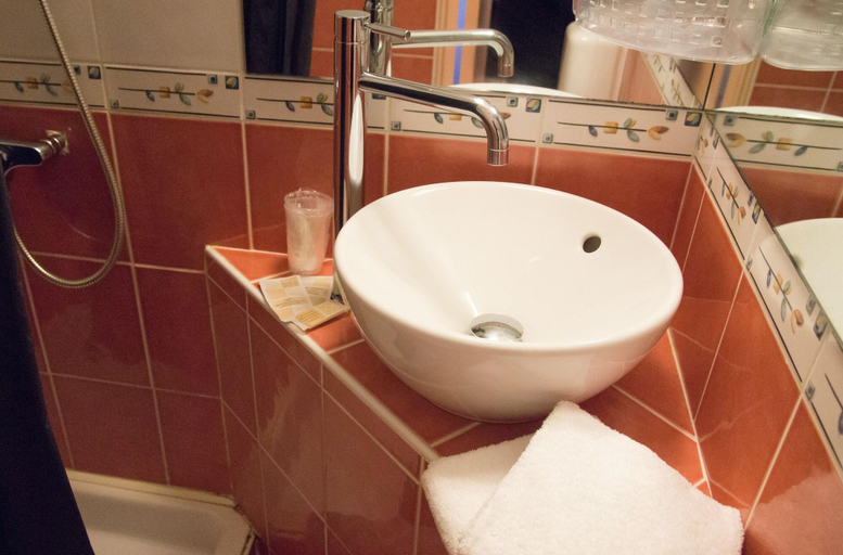 Bathroom 4, Hôtel du Parc, Haute-Vienne