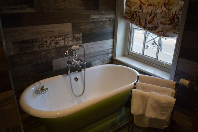 Bathroom 5, Long Melford Swan, Suffolk