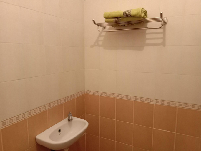 Bathroom 5, Loven Sanur Guest House, Denpasar