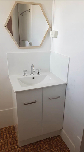 Bathroom 3, Childers Budget Accommodation, Isis