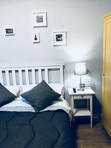 Bedroom 2, Palazzo Ferrara, Napoli