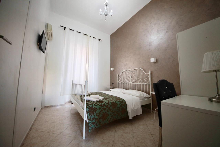 Bedroom 2, Hotel Pisa, Rome