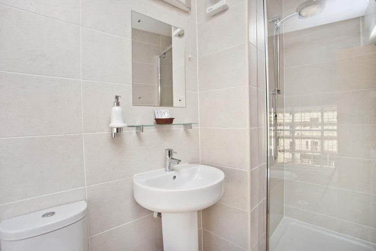 Bathroom 3, Dickens Bar and Inn, North Yorkshire