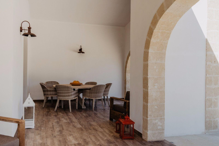 Public Area 2, Villa Casale, Lecce