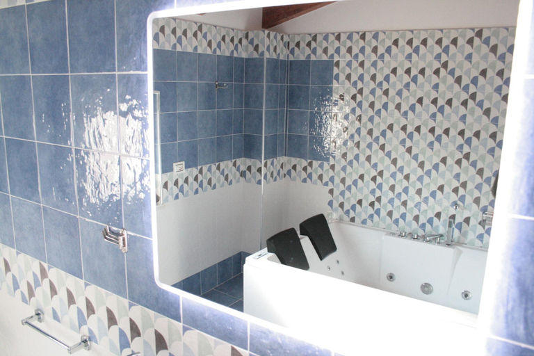 Bathroom 5, Praja Vecchia, Cosenza