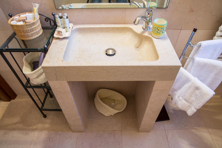 Bathroom 5, Masseria Saietti, Lecce