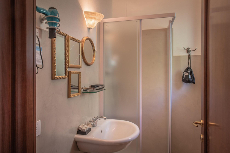 Bathroom, Al Podere, Savona