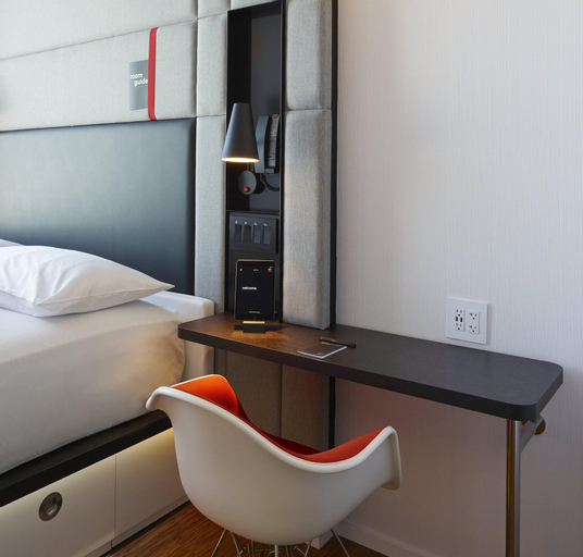 Bedroom 5, citizenM Boston North Station, Suffolk