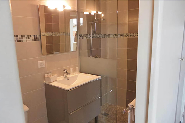 Bathroom 4, Hotel Le Plaisance, Landes