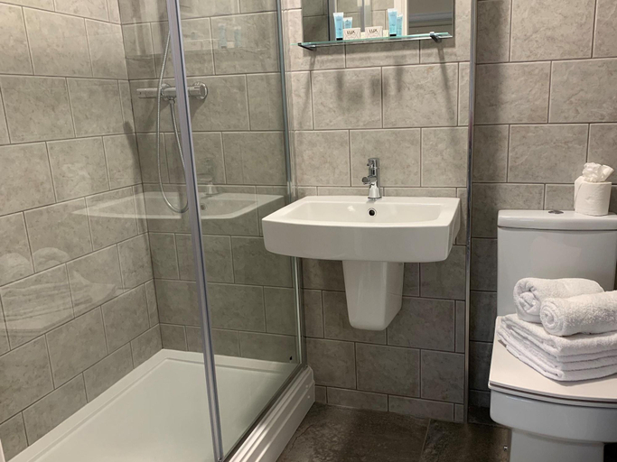 Bathroom 4, The Kings Head, Warrington