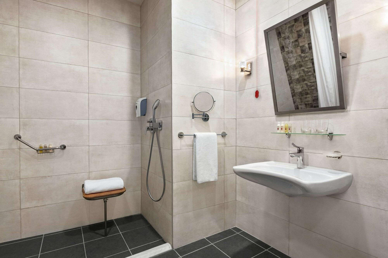 Bathroom 4, Tryp by Wyndham Istanbul Topkapi, Zeytinburnu
