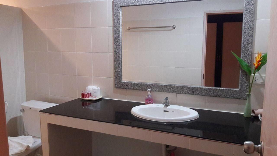 Bathroom 4, Aonang Cliff Mountain New Resort, Mueang Krabi