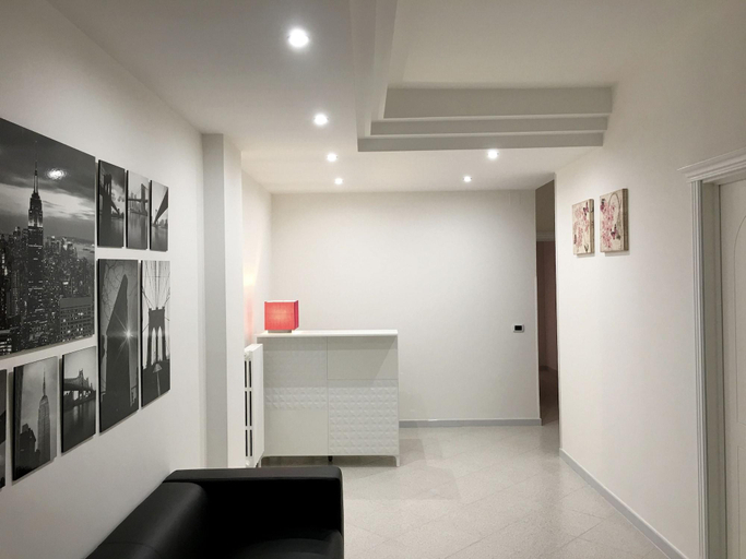 Public Area 3, Hibiscus, Taranto