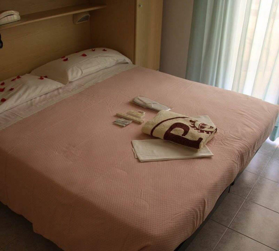 Bedroom 4, Hotel Peonia, Rimini