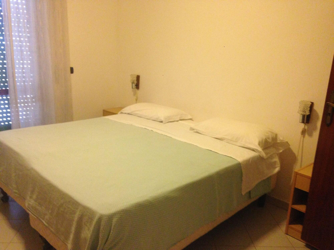 Bedroom 4, Hotel Europa, Salerno