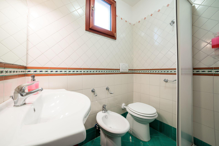 Bathroom 5, Il Roseto, Salerno