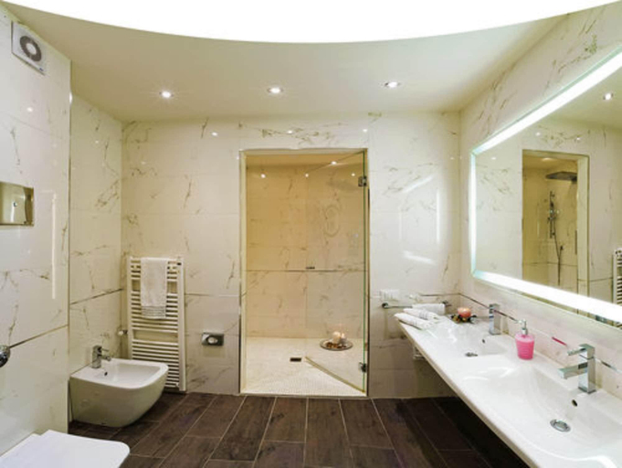 Bathroom 5, Hotel Victoria, Vicenza