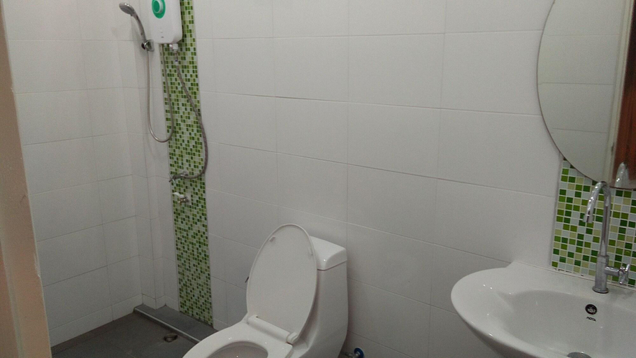 Bathroom 5, Vanilla Ville Resort, Khlong Thom