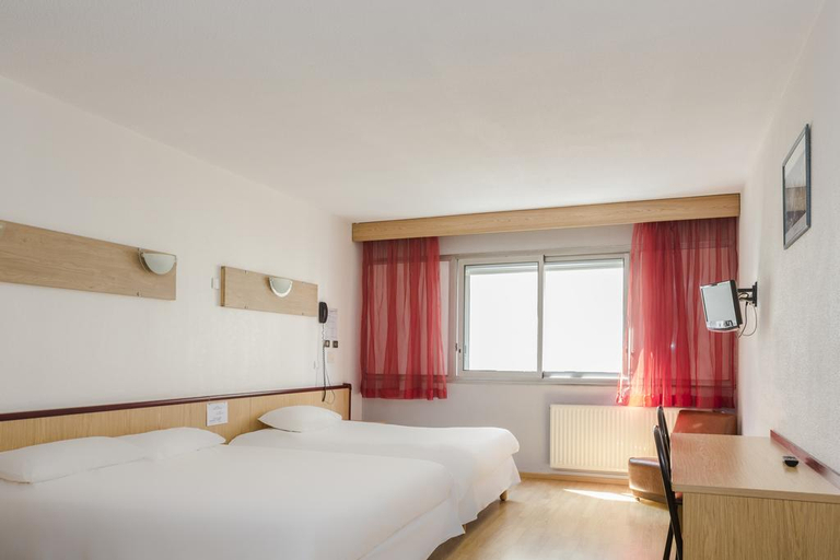 Bedroom 3, Kyriad Direct Grenoble, Isère