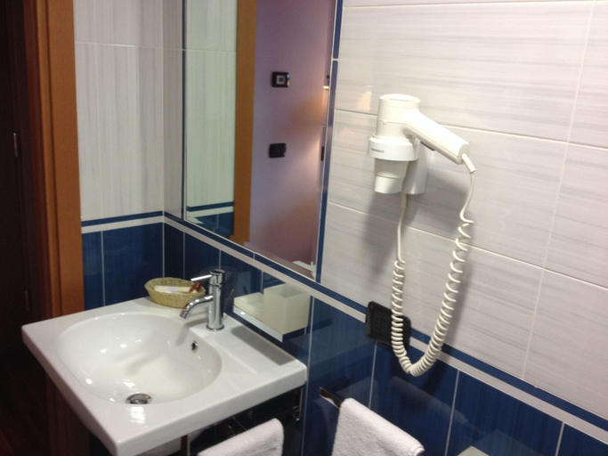 Bathroom 4, Hotel Ristorante Vecchia Riva, Varese