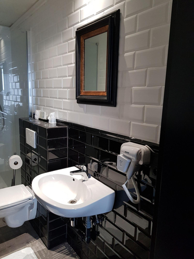 Bathroom 5, Hotel Industrie, Vlaams Brabant