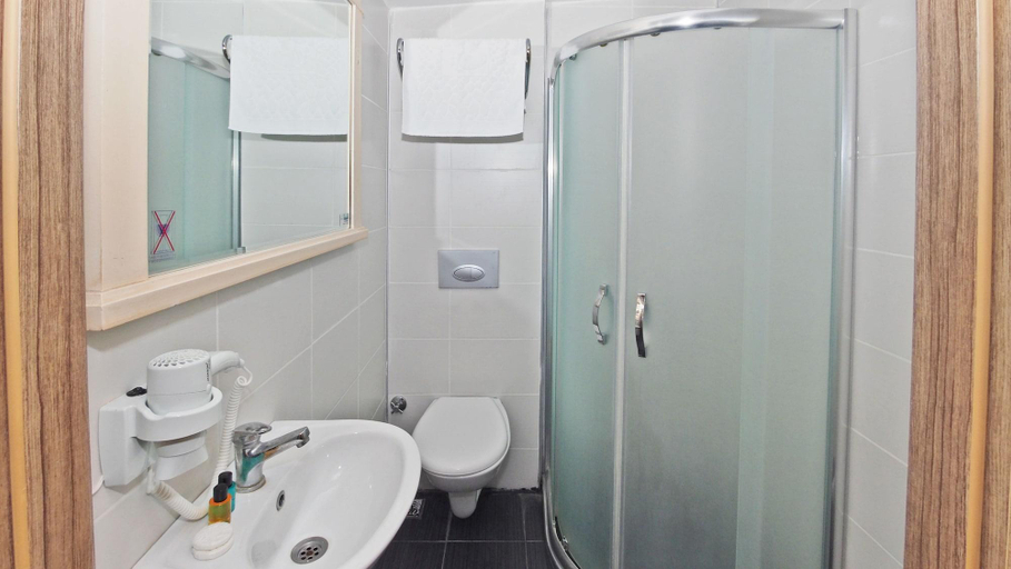 Bathroom 4, THE QUEEN HOTEL, Fatih