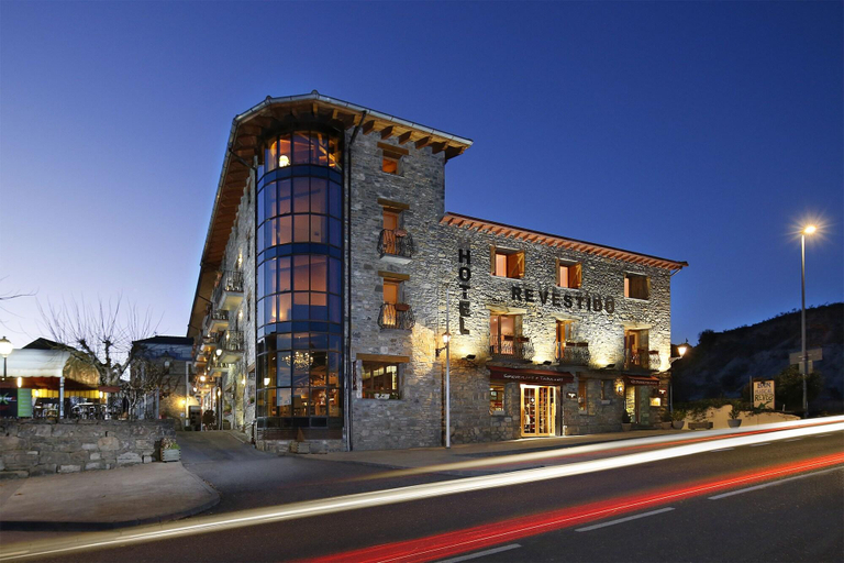 Exterior & Views 2, Hotel Restaurante Revestido, Huesca