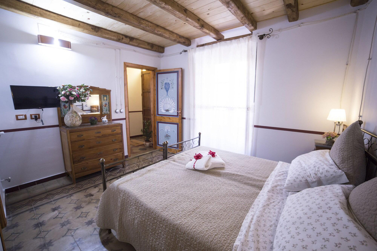 Bedroom 3, Villa Teresa, Messina
