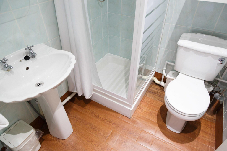 Bathroom 4, The Belhaven, Glasgow