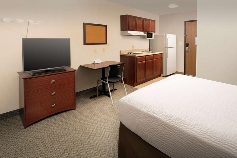 Bedroom 3, WoodSpring Suites Waco near University, McLennan