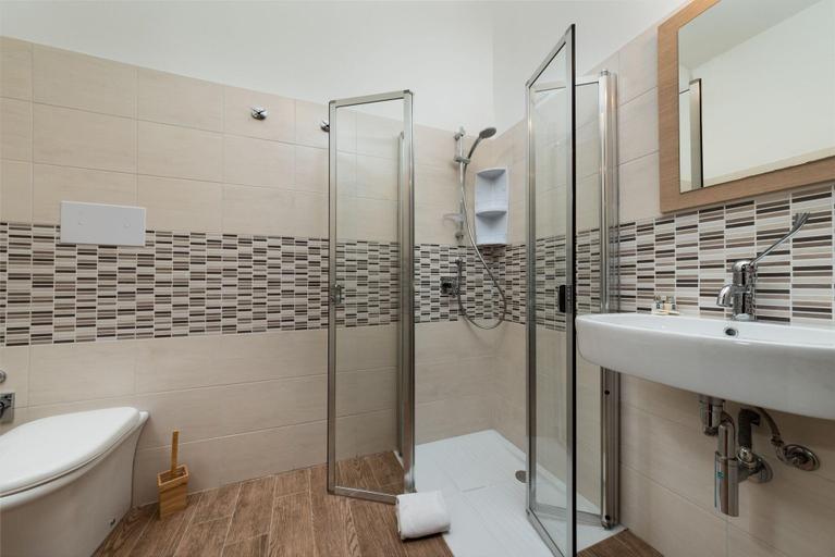 Bathroom 4, Sisidda rooms, Trapani