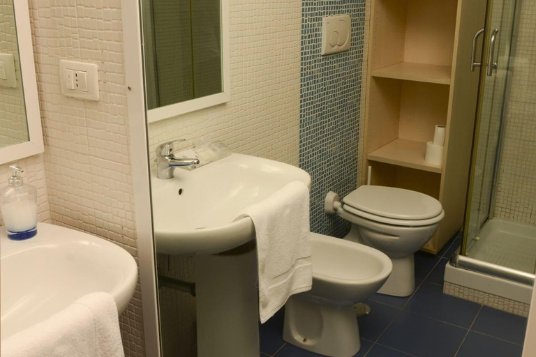 Bathroom 2, B&B Affittacamere del Teatro, Brindisi