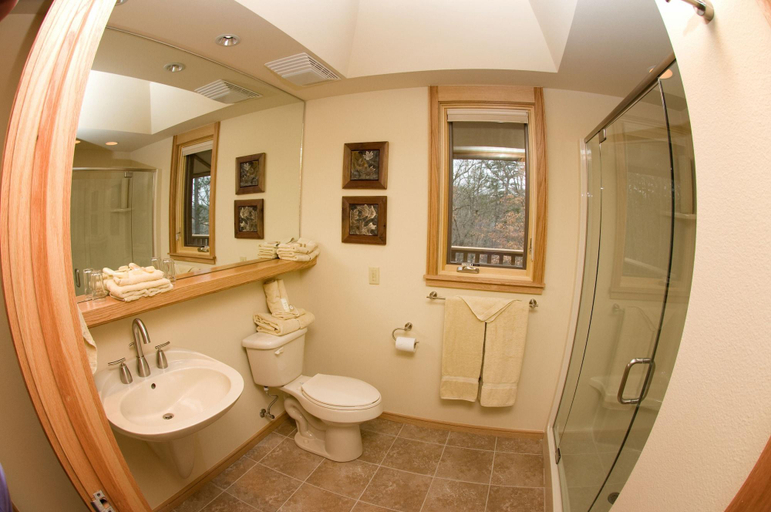 Bathroom 4, The Crescent Hotel and Spa, Carroll