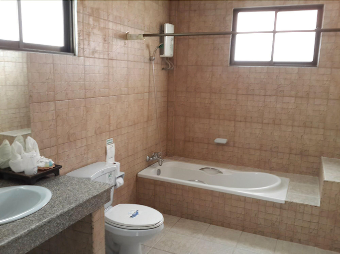 Bathroom 5, Shangrilah Bungalow, Ko Samui