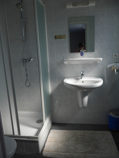 Bathroom 5, Cit'Hotel La Marinière, Ille-et-Vilaine